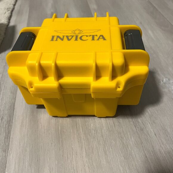 Invicta Special Edition Lupah 19503 Womens Ladies Watch Red Face Black Strap - Picture 7 of 8